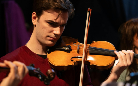 Website Header Student playing the violin